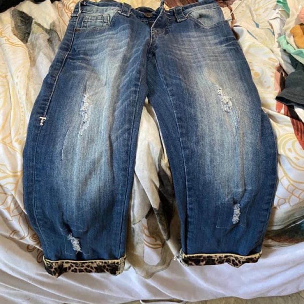 Cowgirl tuff capris, with cheetah print at bottom, size 25